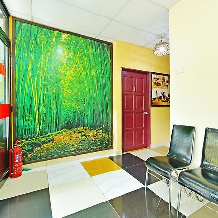 Oyo 873 Bamboo Inn Batu Feringgi Ngoại thất bức ảnh